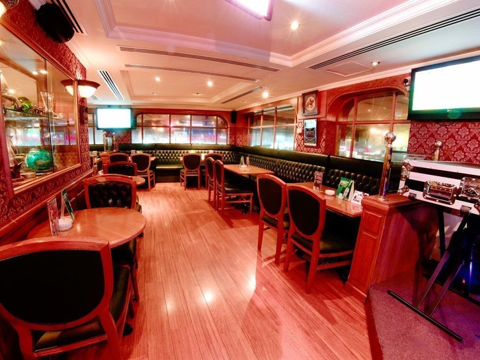 Englischer sherlock holmes pub arabian courtyard hotel & spa bur dubai Englischer sherlock holmes pub arabian courtyard hotel & spa bur dubai