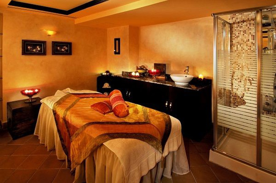 Die besten Angebote und Preise finden Sie nur auf der offiziellen Homepage. Arabian Courtyard Hotel & Spa Die besten Angebote und Preise finden Sie nur auf der offiziellen Homepage. Arabian Courtyard Hotel & Spa