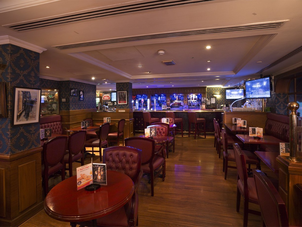 Englischer sherlock holmes pub Arabian Courtyard Hotel & Spa Bur Dubai