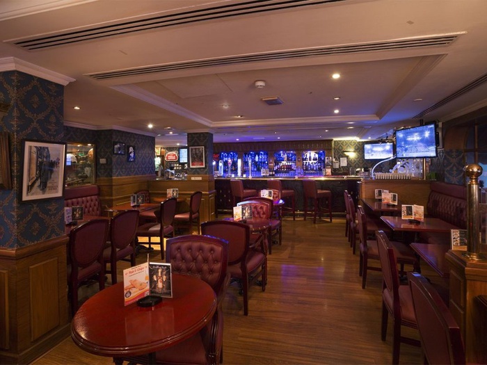ENGLISCHER SHERLOCK HOLMES PUB Arabian Courtyard Hotel & Spa Bur Dubai ENGLISCHER SHERLOCK HOLMES PUB Arabian Courtyard Hotel & Spa Bur Dubai